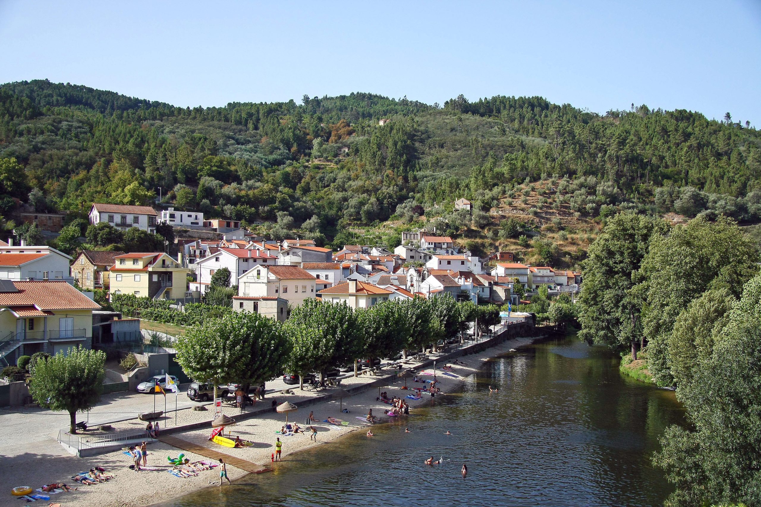 Praia_Fluvial_de_São_Sebastião_da_Feira_-_Portugal_(36591513461)