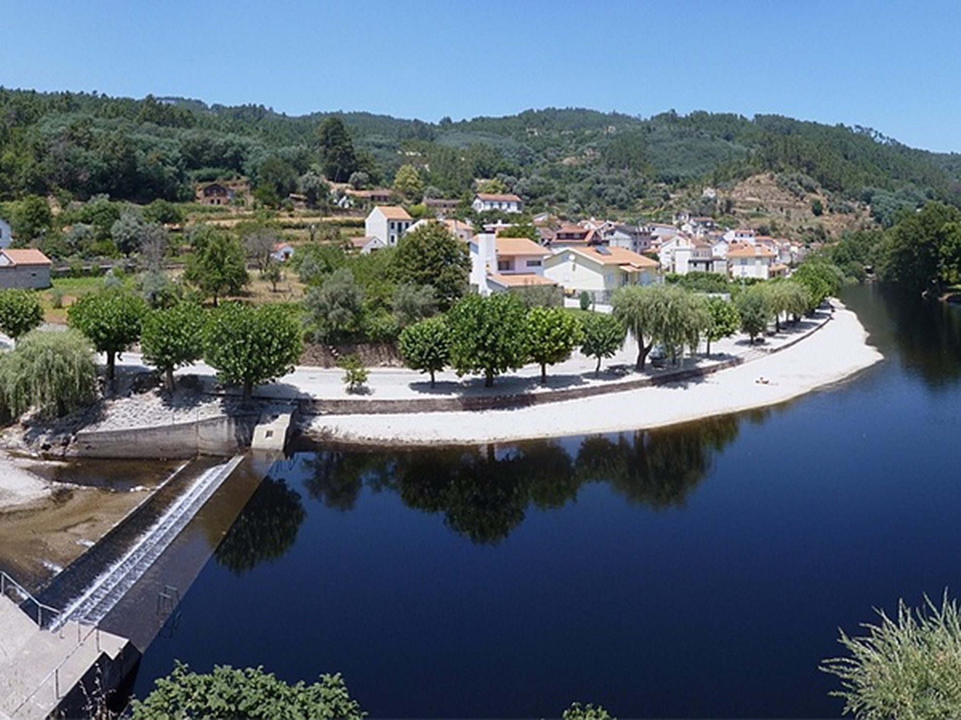 aldeias-xisto-praia_fluvial_de_sao_sebastiao_da_feira_wpimbwe.jpg__1979x1484_q95_crop_subsampling-2_upscale